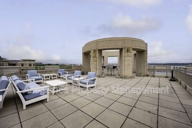 Building Photo - 3600 S Glebe Rd