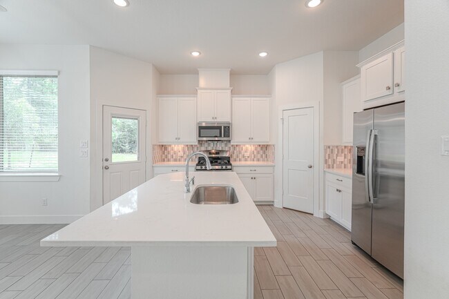 Building Photo - 112 Red Cascade Trl