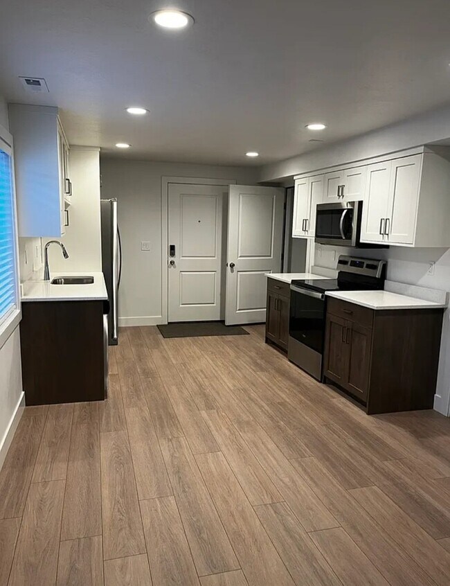Building Photo - 575 Canyon Rim Rd