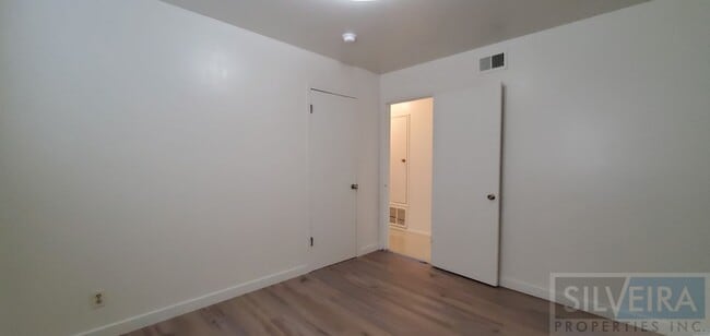 Building Photo - Three Bedroom Home In Santa Maria!