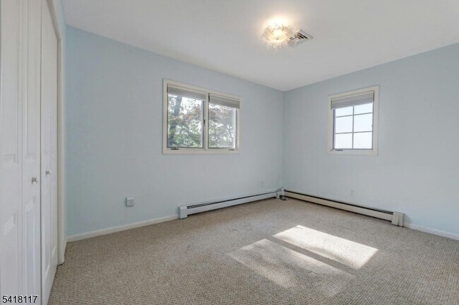 Building Photo - 336 Lakeview Ave