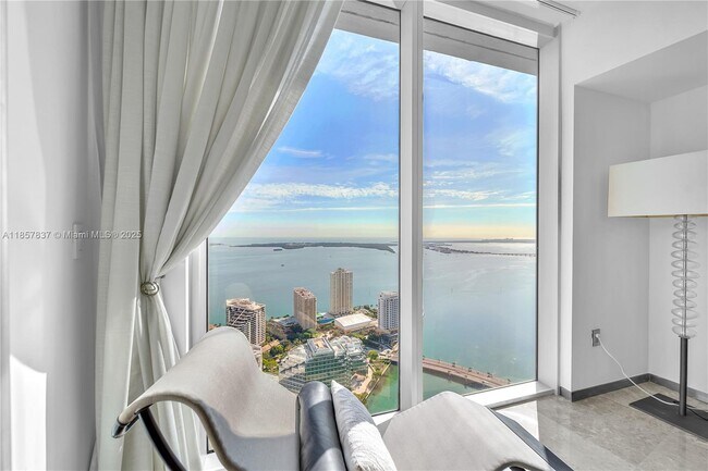 Building Photo - 495 Brickell Ave