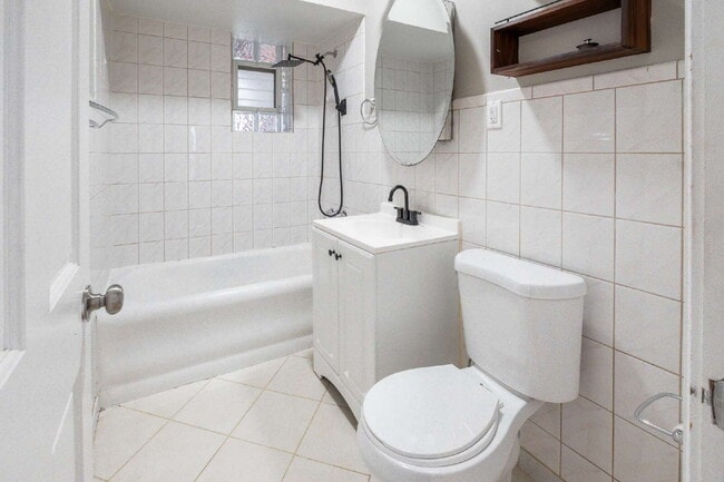 Building Photo - Spacious 3-Bedroom, 2-Bathroom Duplex in Avondale