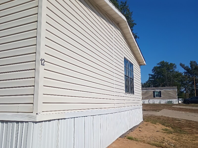 Building Photo - 12 Deerwood Park