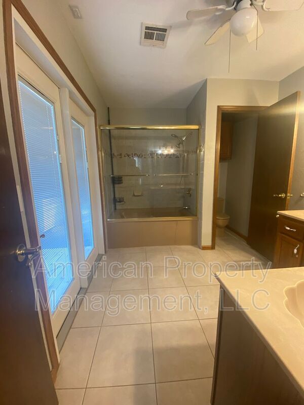 Building Photo - 4729 S Ironwood Ave