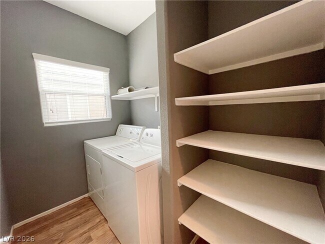 Building Photo - 2825 Woodland Park Ave