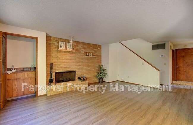 Primary Photo - 4613 E 18th St