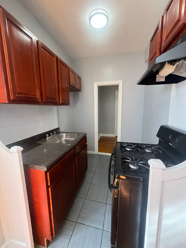 Building Photo - 7 Chestnut St