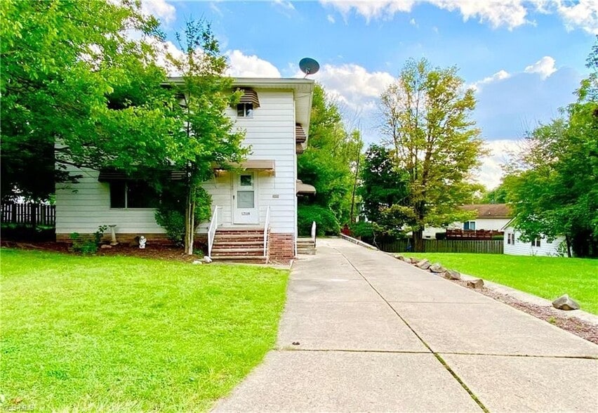 Building Photo - 12118 Center Ave