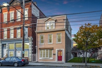 Building Photo - Beautiful luxury and spacious 4 bed home i...