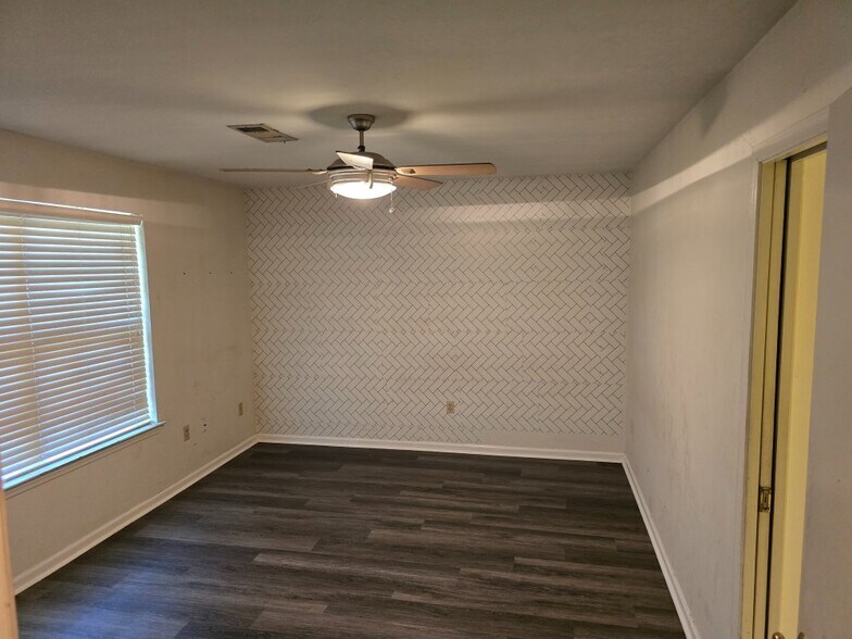 Building Photo - 23 Vantage Dr