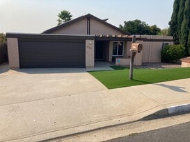 Building Photo - 402 Paseo Alegre