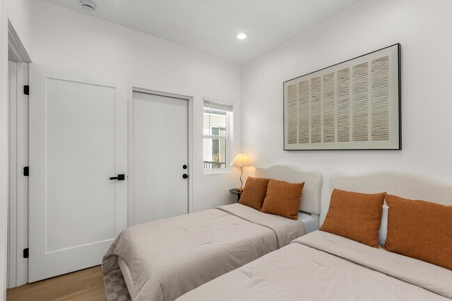 Building Photo - Brand new!