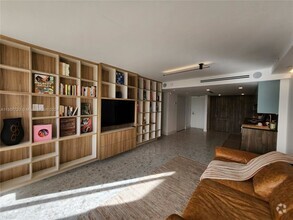 Building Photo - 2 br, 2 bath Condo - 2555 Collins Ave Apt 306