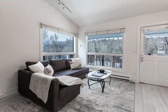 Building Photo - 900 E Hopkins Ave