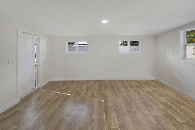 Building Photo - 710 Cayuga St