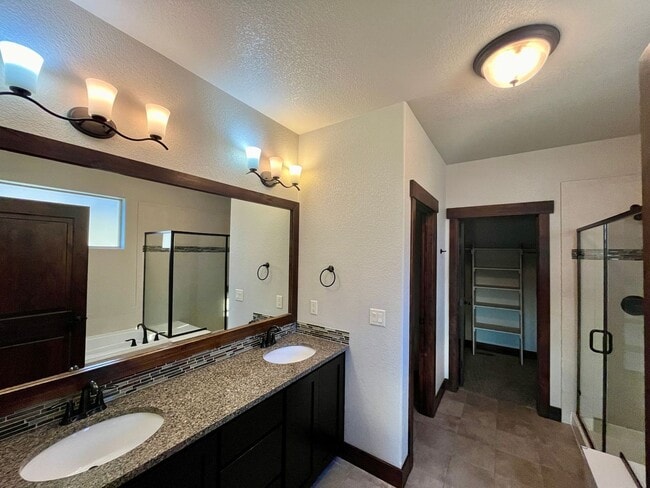 Building Photo - 622 Vermilion Peak Dr