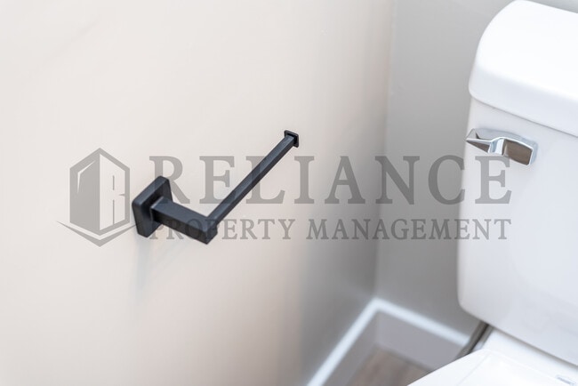 Building Photo - 2506 N Somerset Ave