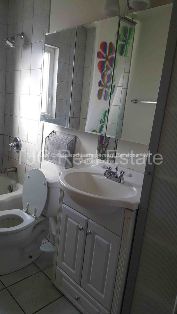 Building Photo - 1215 S Jackson St