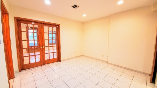 Building Photo - 129 Park Ave