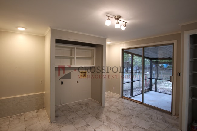 Building Photo - Available! Remodeled 2 Bedroom 1 Bath in Lindale ISD!