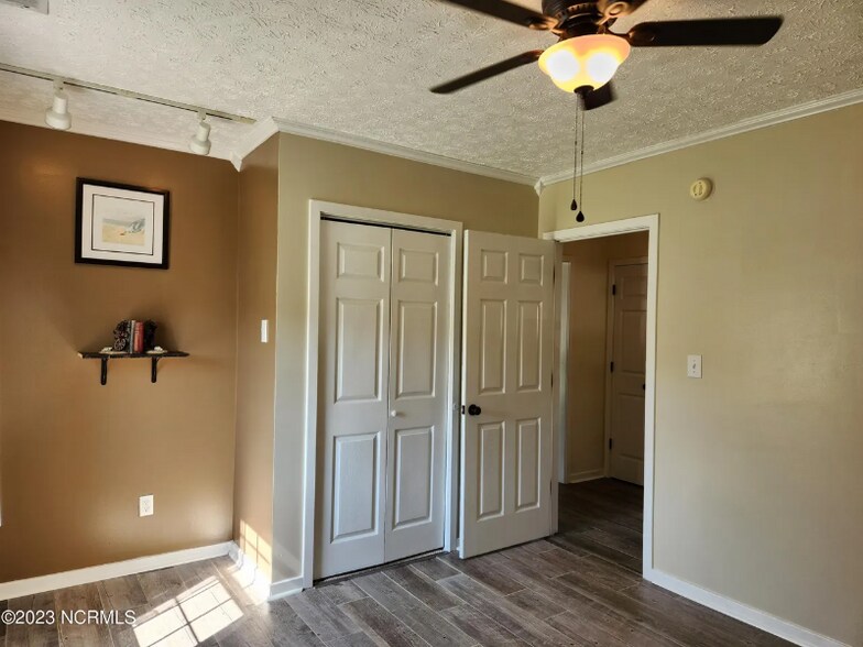 Building Photo - 105 Huntmaster Ct