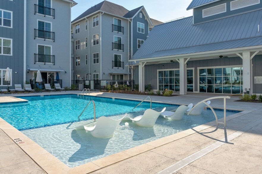 Building Photo - Oak Grove at Blake Farm