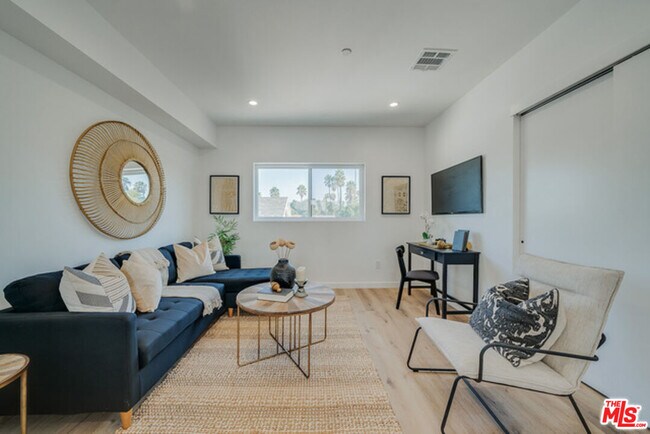 Building Photo - 739 Mariposa Ave