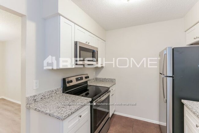 Building Photo - 913 Pepperidge Ct
