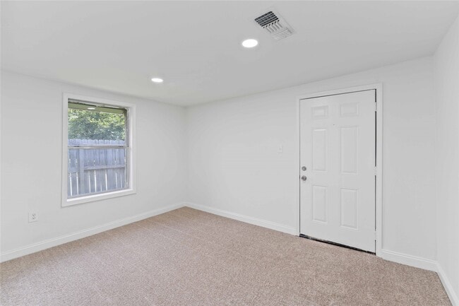 Building Photo - 2101 W Gulf St