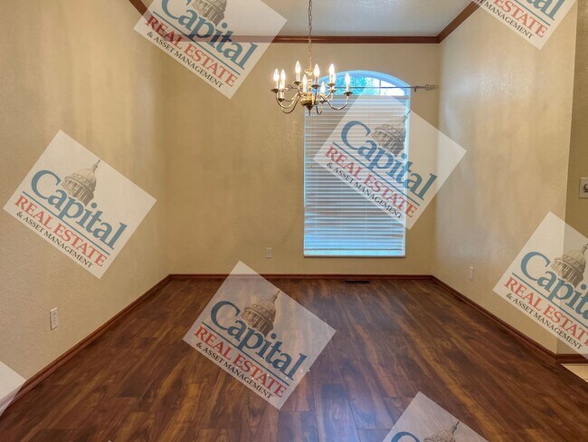 Building Photo - Beautiful 3 Bedroom W/ Move In Special