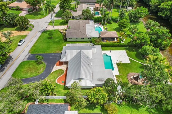 Building Photo - 1120 E Tropical Way