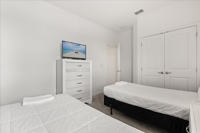 Building Photo - 4486 Monado Dr