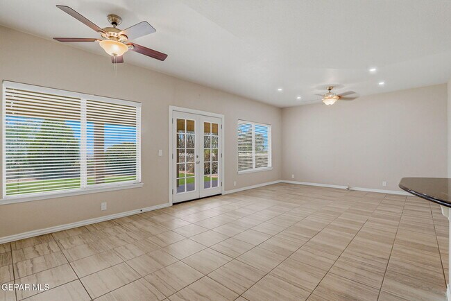 Building Photo - 825 Dulce Tierra Dr