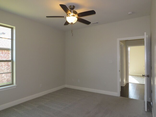 Building Photo - Gorgeous 3 Bedroom, 2 Bath Home in South Tyler! Tyler ISD: Jack Elementary