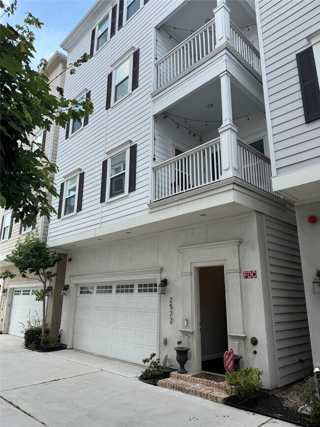 Primary Photo - 2522 Hutchins St