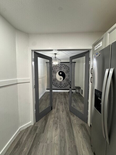 Building Photo - 7860 Linda Cir