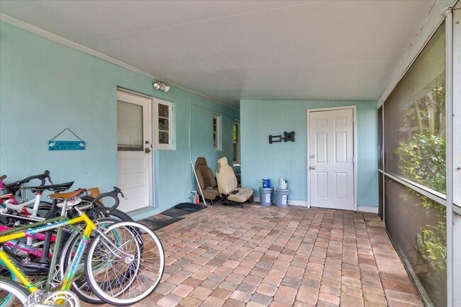 Building Photo - 866 SW 29th Terrace