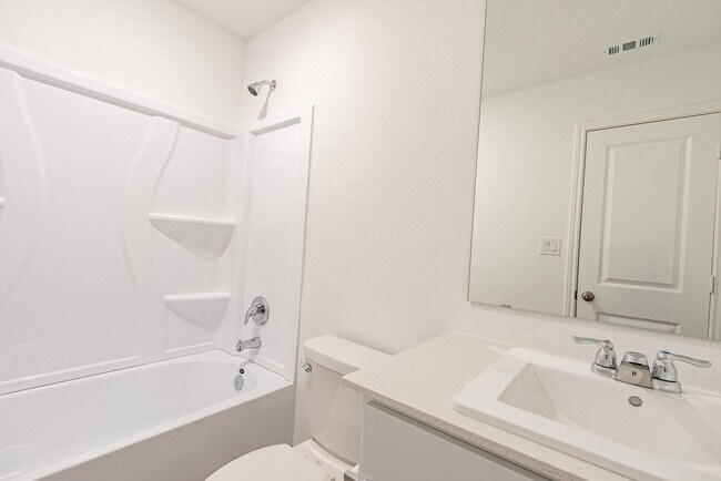 Building Photo - Stunning 3 bedroom, 2 bathroom home in Kyle!!!