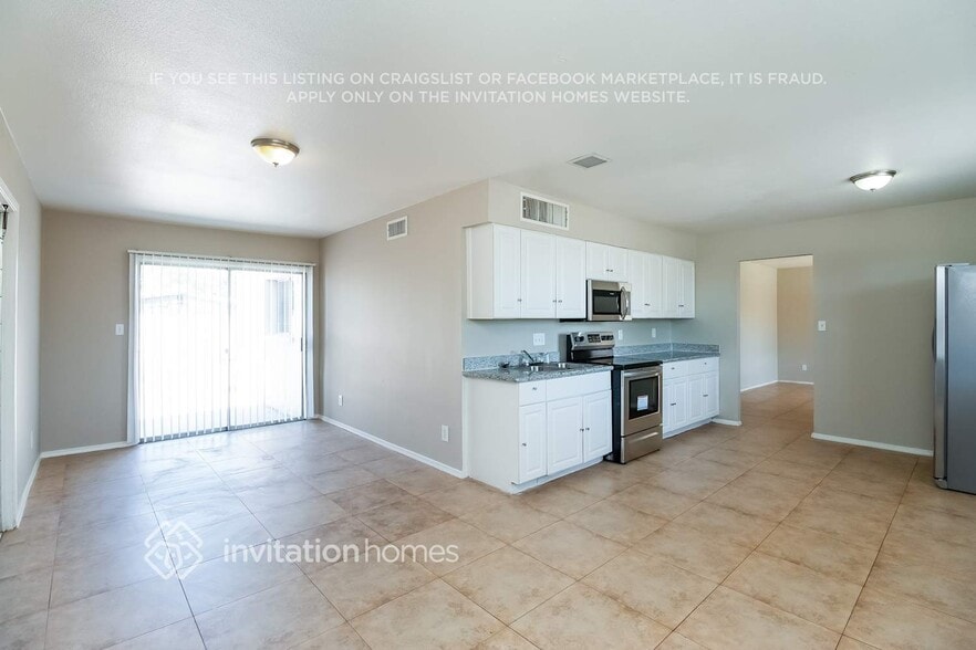 Building Photo - 2208 N 48th Dr