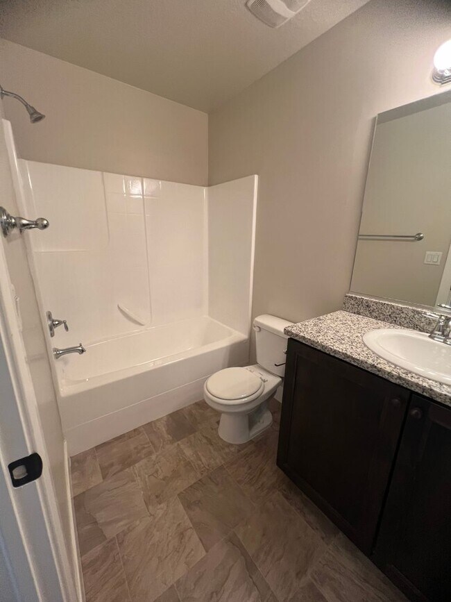 Building Photo - Located in Meadow Crest- 3 bedrooms 3 baths- 1/2 Off first month