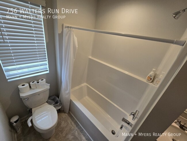 Building Photo - 756 Walters Run Dr