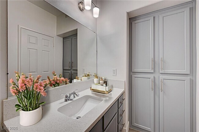 Building Photo - 2615 W Gary Ave