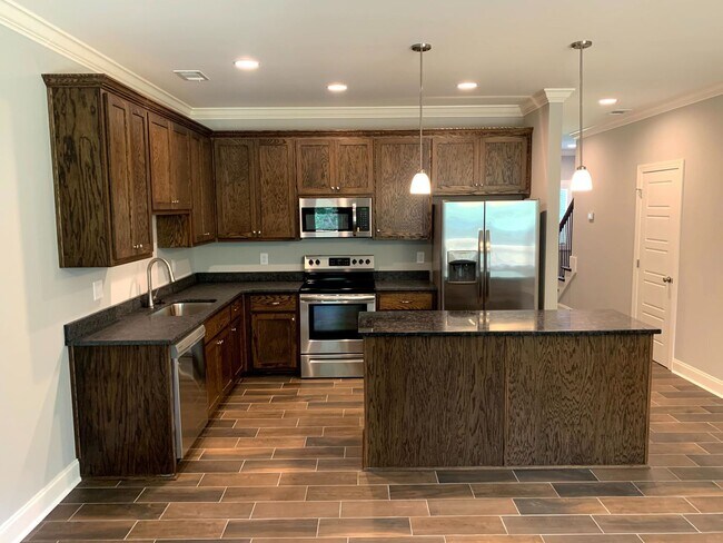 Building Photo - Convenient 3BR/2BA Townhome with Garage & Lawn Care Included