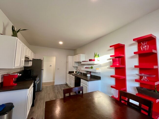 Building Photo - 1682 Fredericksburg Ln