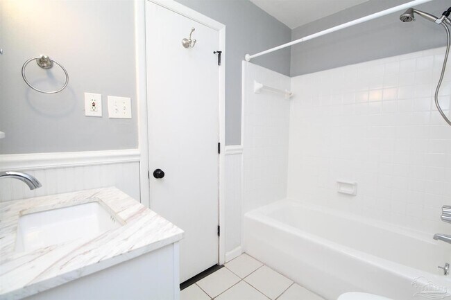 Building Photo - 1400 N D St