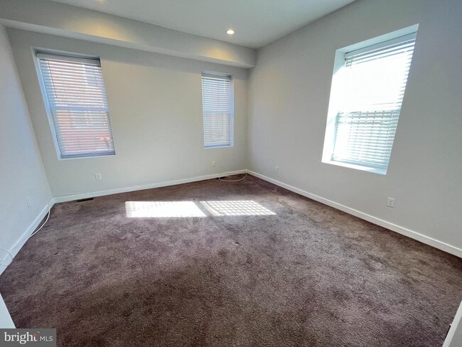 Building Photo - 933-35 Belmont Ave