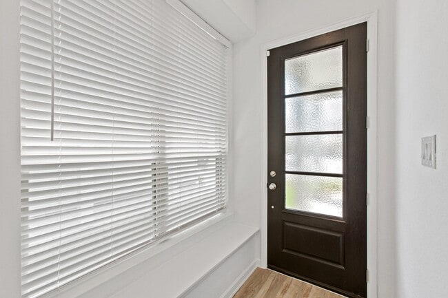 Building Photo - 4131 Balboa Dr