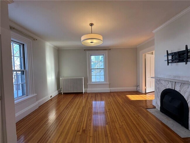 Building Photo - 5 Record St