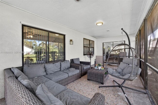 Building Photo - 100 Miramar Ave